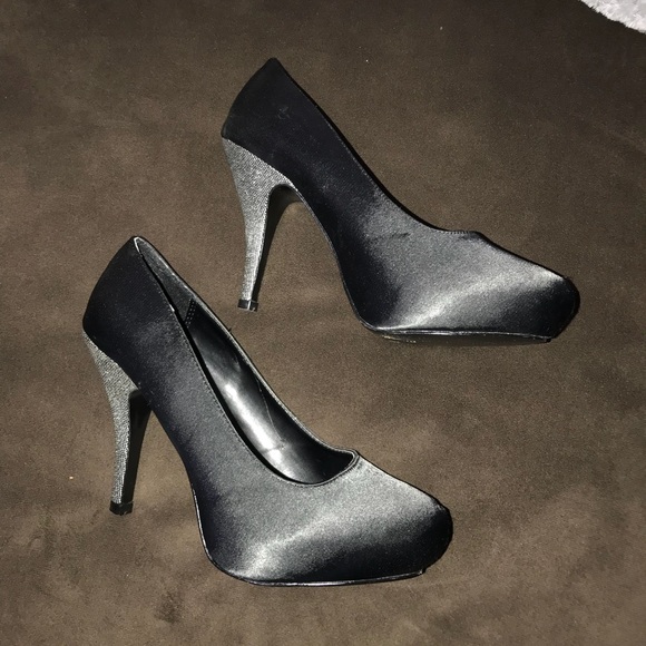 Heels size 7 1/2 - Picture 3 of 4